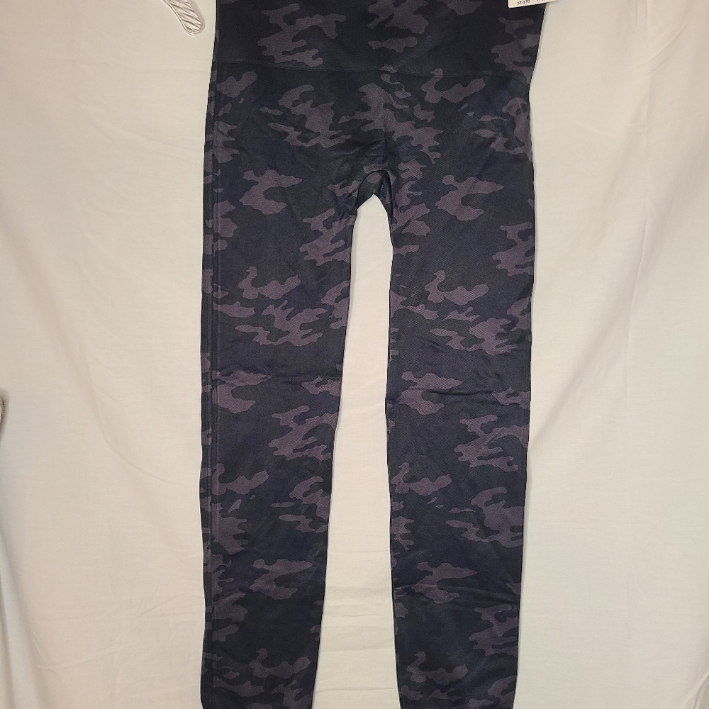Spanx dark camo leggings. Women’s size 1X . New with tags!